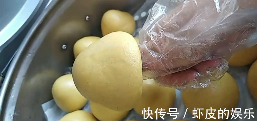 玉米面窝头的做法,粗粮细作的经典代表,口感暄软香甜适口性极佳