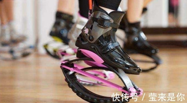 水面 老外发明“漂浮鞋”,能在水面行走吗?下一秒憋住别笑!