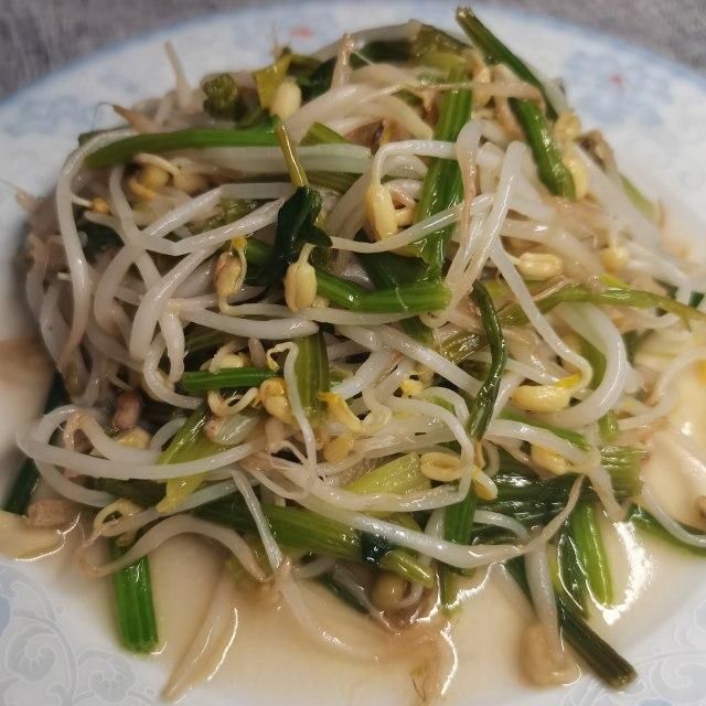 菠菜炒豆芽，家常快手小炒