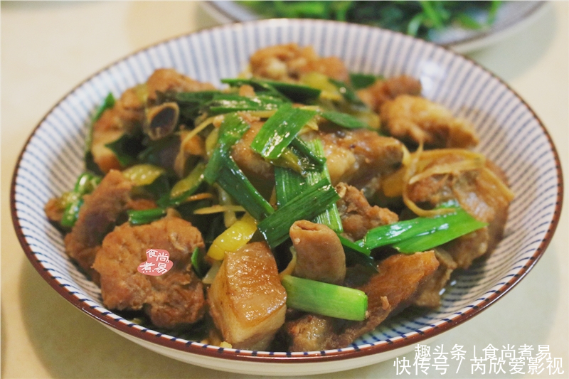 午餐|午餐,老妈做了五菜一汤,最近餐桌常见此菜,比饭店吃还舒服