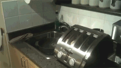 插座@31个“奇葩”的沙雕设计,设计师怕是脑袋进水了吧