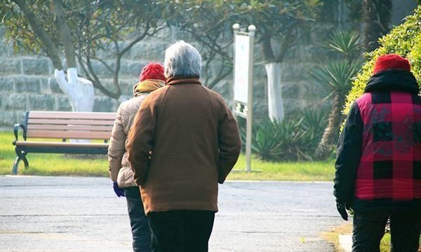 紫外线|为何有人40岁长满老年斑,而有人60岁也没长,皮肤还白净?