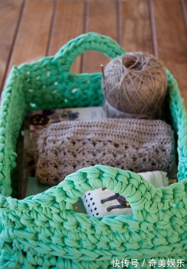 旧衣服剪几刀，制作布条线，拿来钩编收纳盒，非常实用！附教程