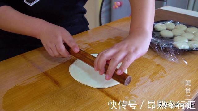 面粉|做春饼时,很多人第1步就错了,教科书式详细讲解,张张白亮劲道