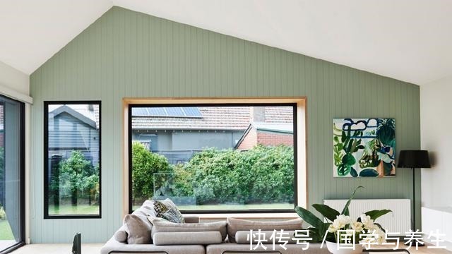 草绿色|幸福的四口之家，一扇生动记录风景的窗，草绿色的客厅，人人羡慕！