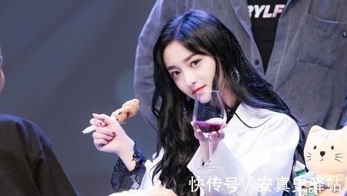 周洁琼唱歌跑调、舞蹈拉垮背后,讽刺了多少“全能艺人”的梦?