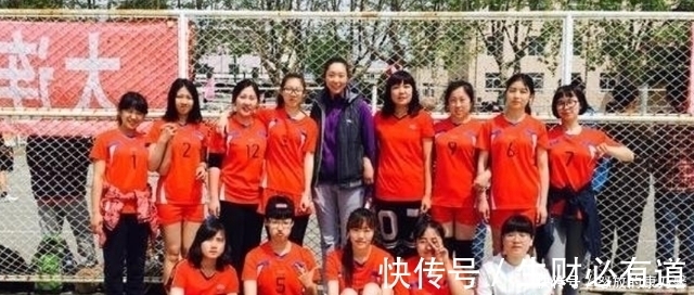 体育老师|女排名将楚金玲,退役后在重点大学当老师,如今胎记不见变美女