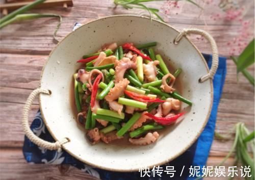 冬天，吃大鱼大肉不如它，美味下饭，营养互补，老人小孩都爱吃