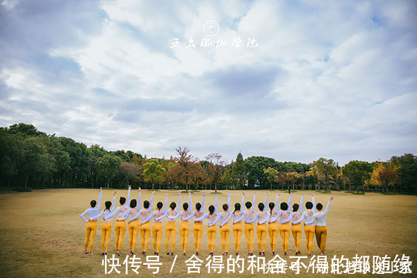 左手|一套“靠墙”瑜伽序列，全身伸展，练完超级舒服！