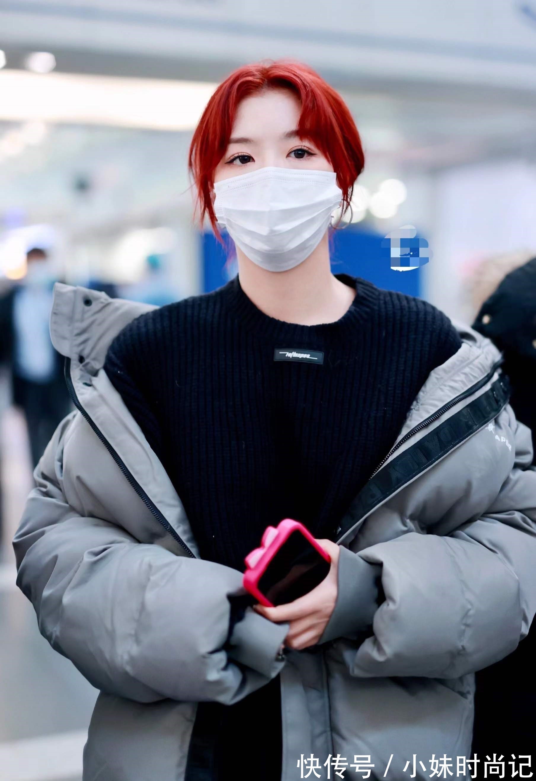 安利|孔雪儿真刚,上身棉服针织衣过冬,下身短裙露腿过夏,看着都冻人