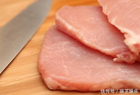 饭店大厨炒肉时，用到3个小技巧，炒出来的肉又香又嫩，很入味