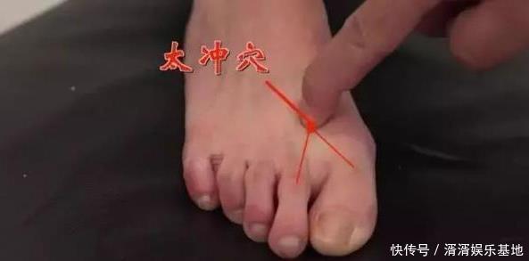 手上出现4个变化,说明肝在求救,多做2事,肝脏不会硬化