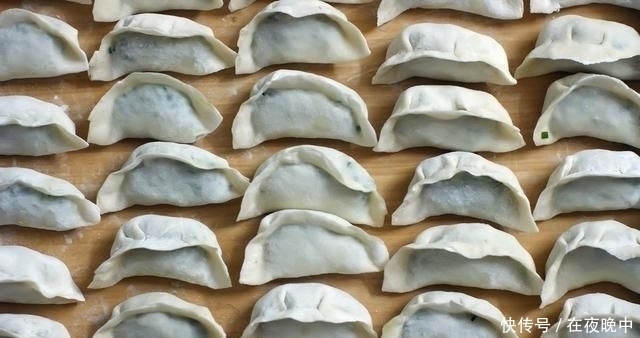 饺子皮|生饺子千万别直接放冰箱，学会店老板的小诀窍，再也不怕开裂粘皮