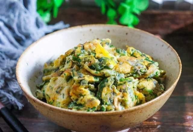 农村常见此野菜,绿油油正鲜嫩,和鸡蛋炒着吃,现在当时要抓紧
