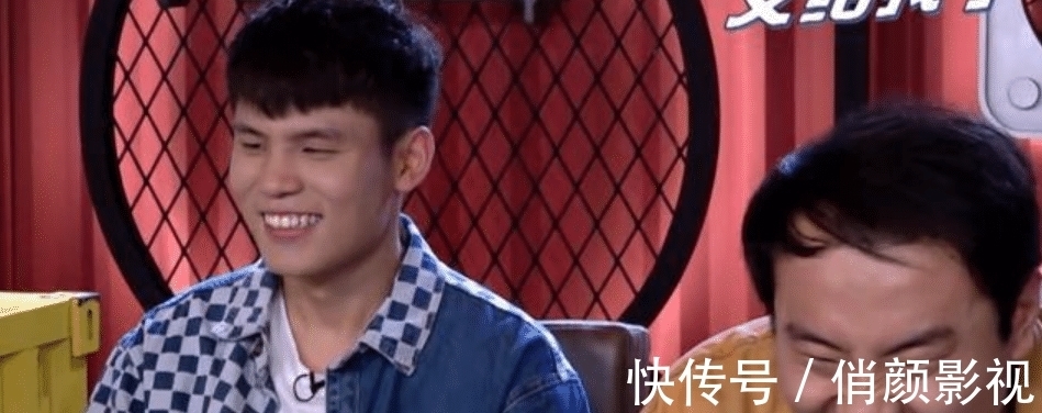 每个演员都很努力，从普通到闪闪发光，台上熠熠生辉