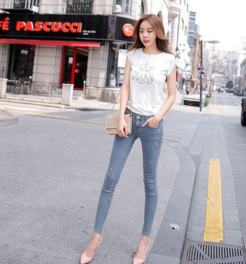 裤子|小姐姐穿上牛仔裤,穿搭出时尚的美丽!