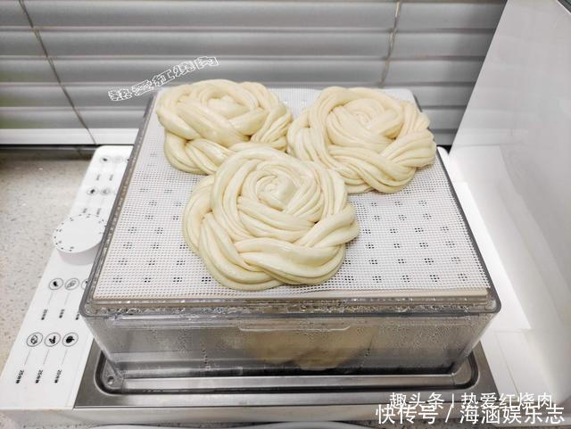 时光|发面时光加酵母是不够的,多加一勺料,做好的花卷更松软更洁白!
