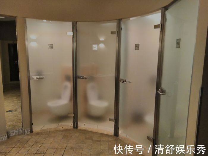 冰淇淋店|30间地狱般的卫生间设计,可能设计师从未上过厕所,开开眼界吧!