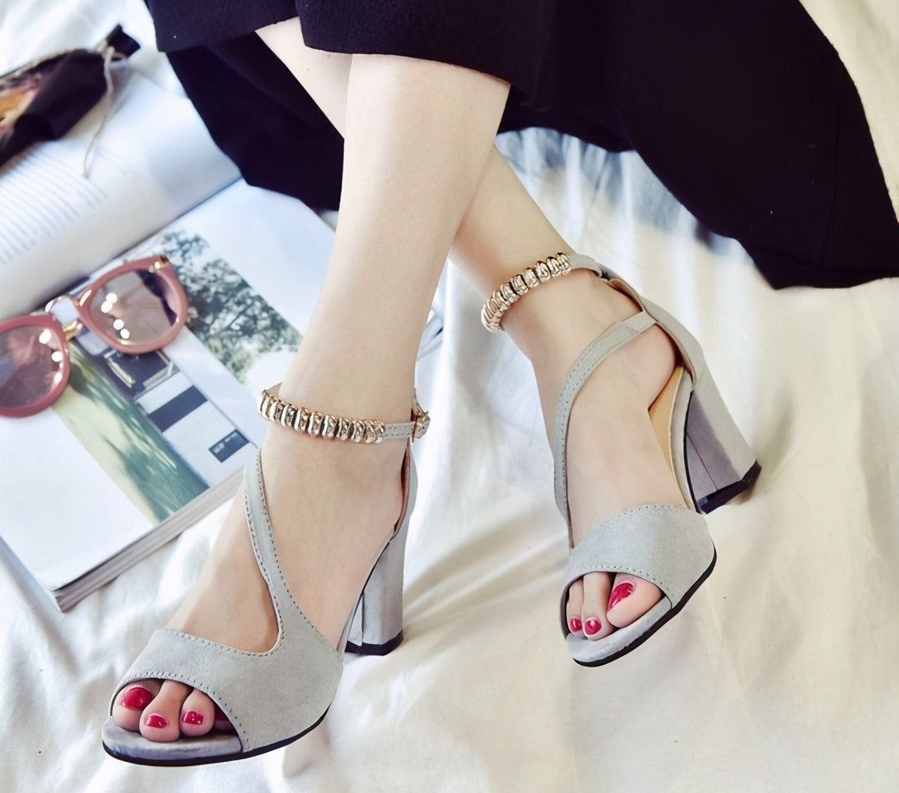 蕾丝 女人穿连衣裙的时候,搭配第三款女鞋最美,你选对了吗