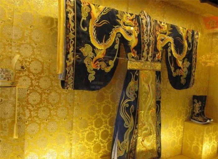 古代|中国古代龙袍几十年都不会洗一次?难道味道不会很大吗?