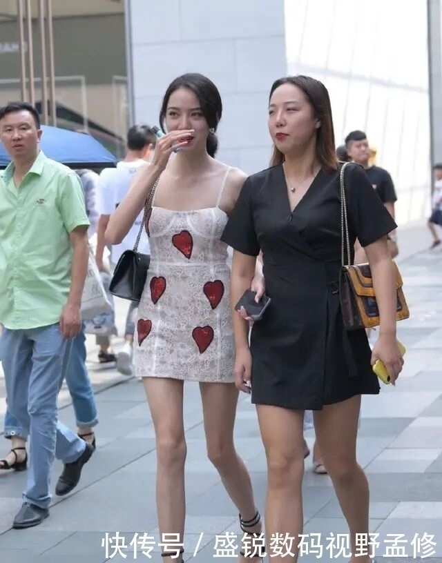 流行|收起你的T恤短裤,今夏流行“桃心裙”,跟着穿时髦又显瘦
