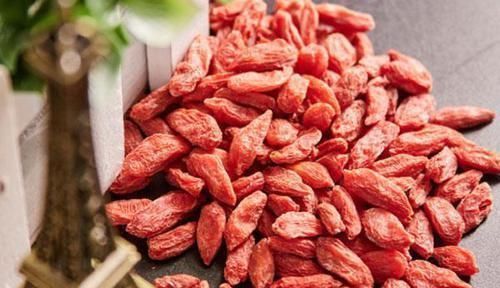 红枣|枸杞和红枣一起泡水,坚持一段时间后,身体可能会发生神奇的变化