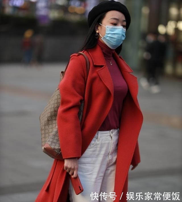 丰润|近看丰润的牛仔裤美女，增强了气场，质感十足