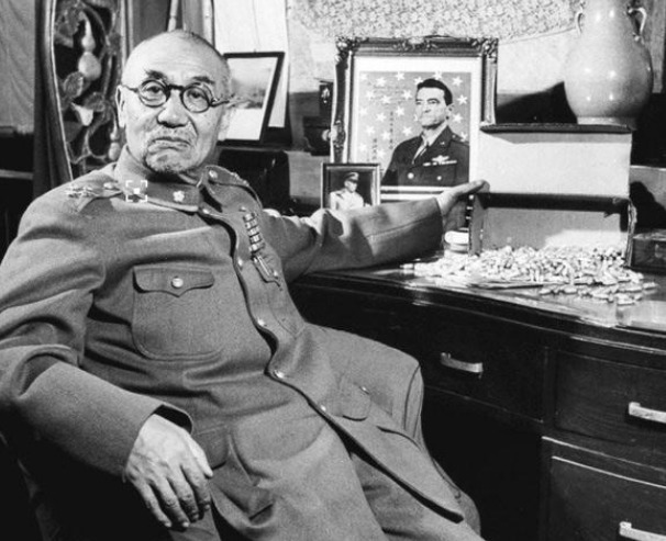 妻子|妻子多年不育,岳父送来养女做妾,他独宠原配成瘾,小妾郁郁而终