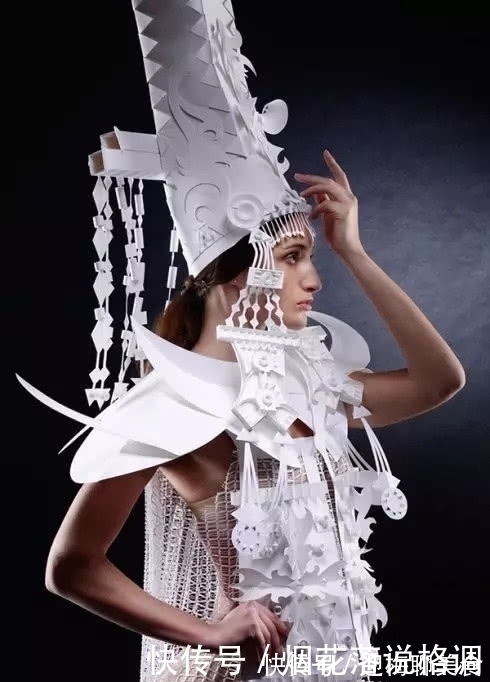 城堡$艺术家用一张白纸,做出属于自己的城堡,美到不敢相信自己的眼睛