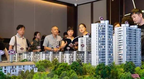 购房者|一旦房价出现下跌怎么办购房者直言“要么退钱、要么退房”
