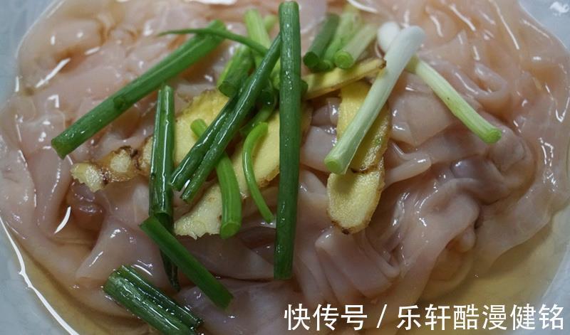 快手|辣炒碎米芽鹅肠，鲜嫩爽脆，快手简单，每一口都是味蕾的享受