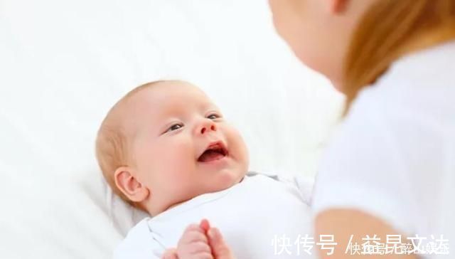 认同感|宝宝总爱扯袜子玩,一给穿上袜子就抓狂原因终于找到了