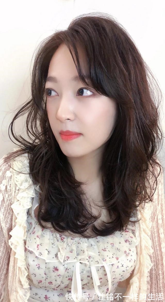 时尚 女发这样做,没想到如此美,是该换一换自己的发型了!