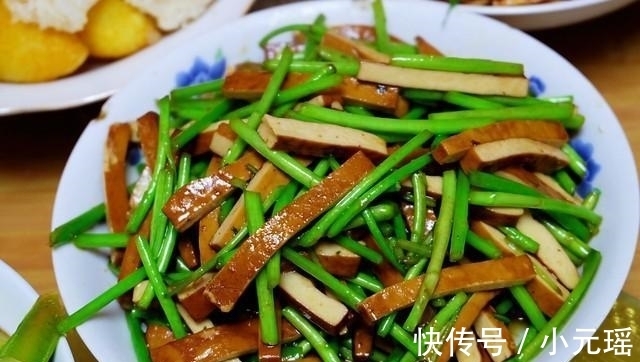 红烧鸡块|回农村老家过年，弟媳妇亲自下厨做了二十多道菜，真是太能干了！