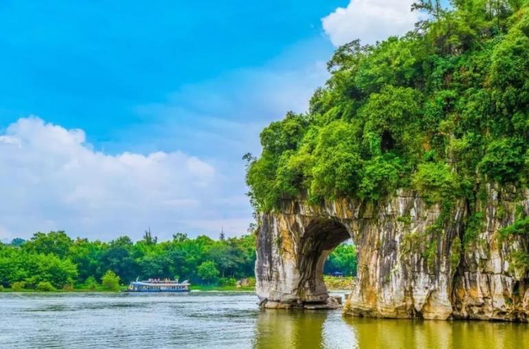 孔子#人过五十，层次越低的人，越喜欢炫耀这几样东西