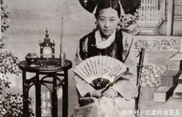 女性|晚清女性照片:图四是李鸿章的女儿,也是张爱玲的奶奶,眼神绝美