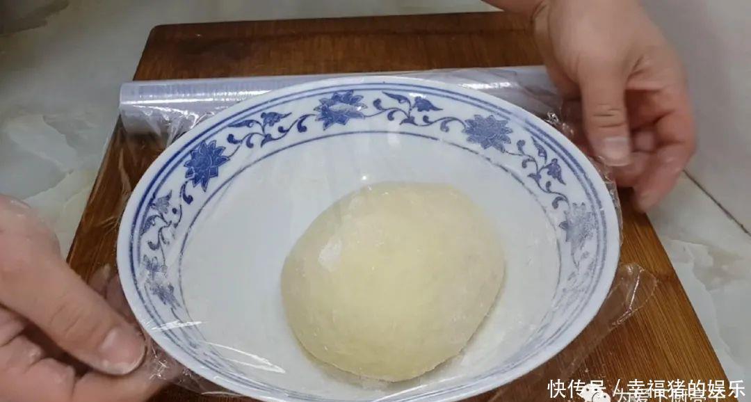 面粉别炸油条了,锅里炸一炸,做出特色小零食,比薯片麻花还好吃