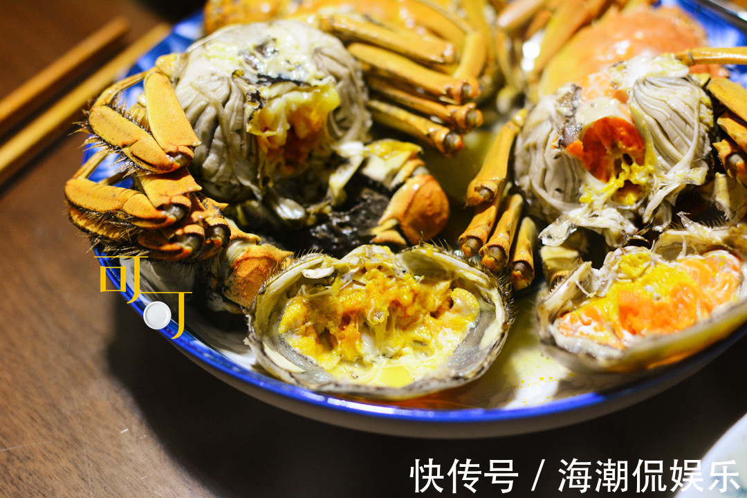 木耳|晚餐加餐,4个大闸蟹56元,再加两荤两素,特殊时期真够丰盛