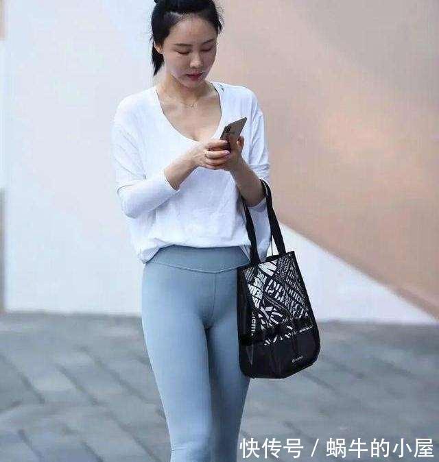 l一条充满热情的深沉瑜伽裤,随性潮流又显俏皮可爱,秀出美腿