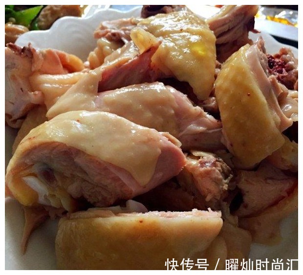 肉质|想要白切鸡不散,只要注意“这1步”,肉质鲜嫩紧实有弹性