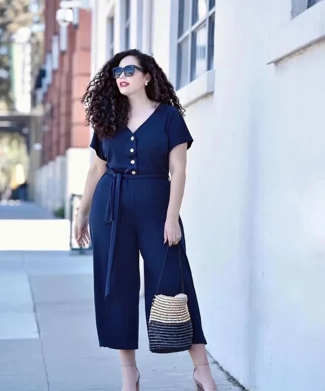 会穿的女人能有多美180斤的时尚博主,撞衫梅根竟然还赢了