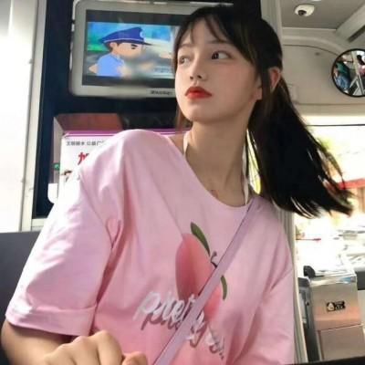 女生脸上有这“3特点”,别再“披头散发”了,扎起来颜值更高