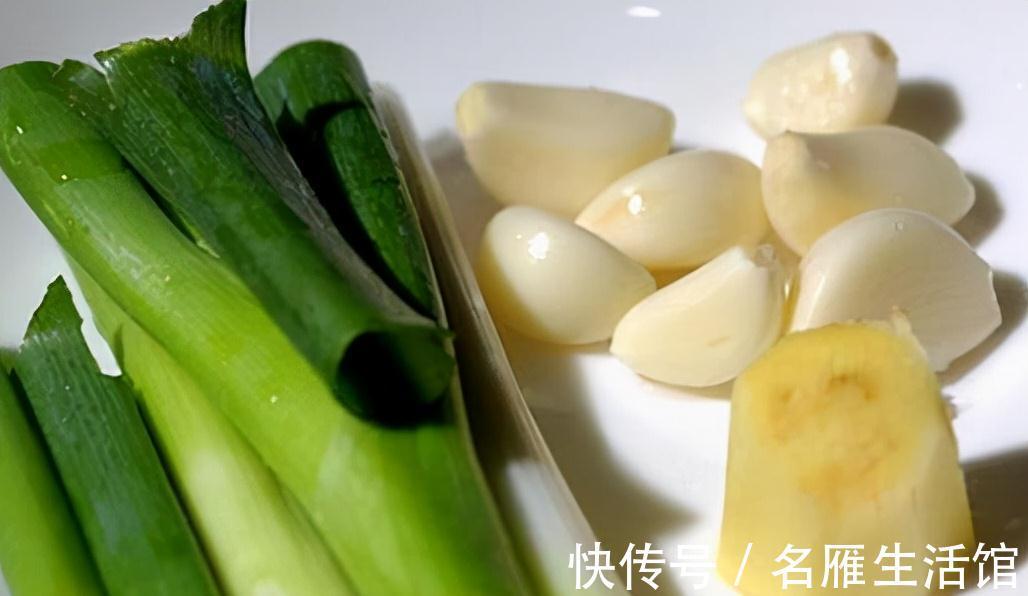 不管煎什么鱼,在鱼身上抹点“它”,鱼肉完整不粘锅,好看又好吃