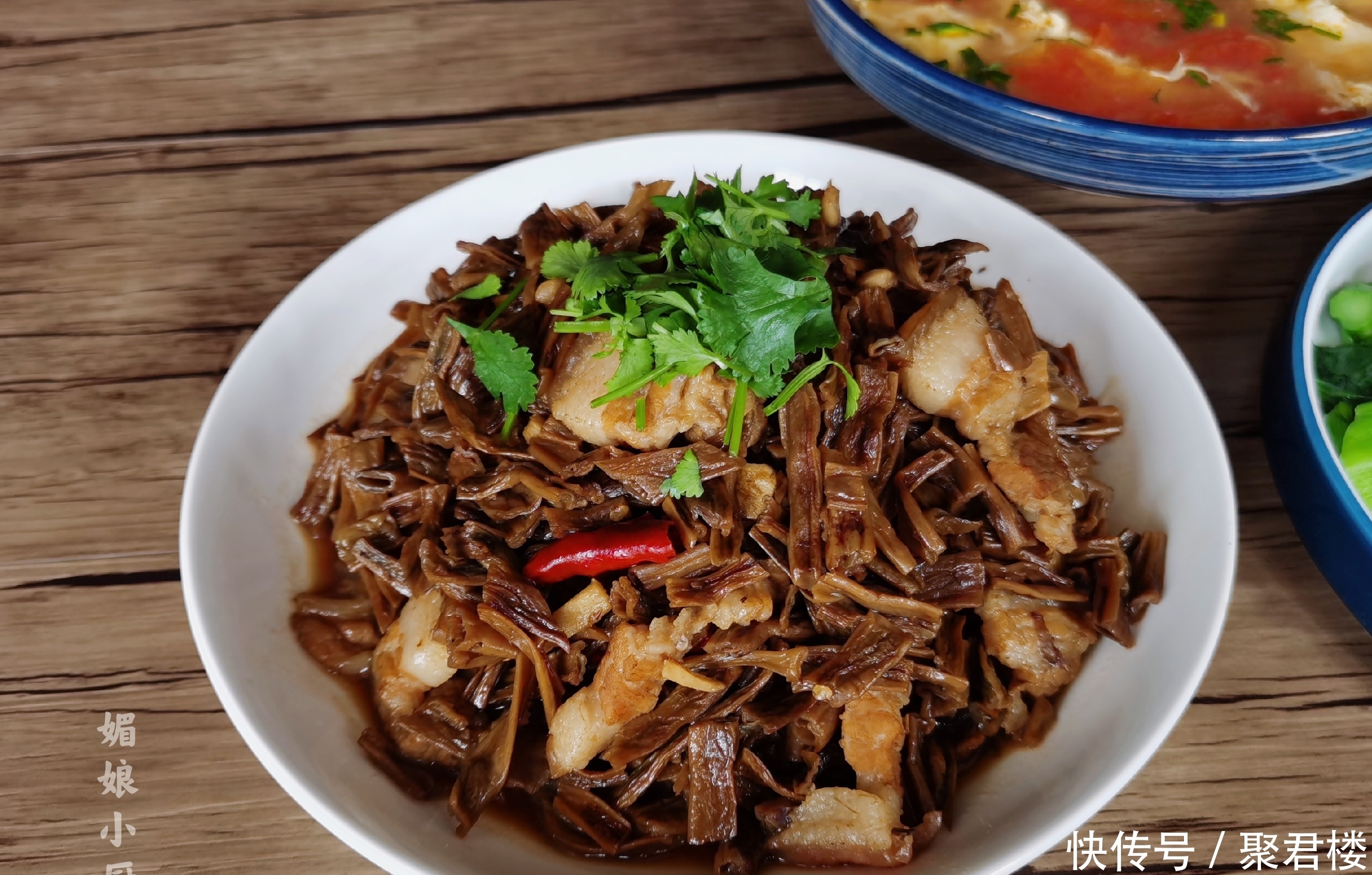 日常午餐2菜1汤,在都市里做的农家菜,有老家味又省钱