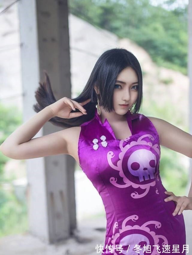 古伊娜|海贼王灵魂cos,主角团竟然全员性转,可惜还是没有娜美身材抢镜