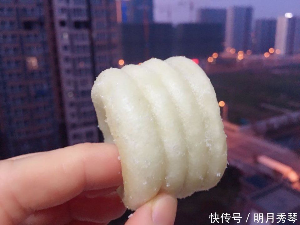白糖和糯米粉还能这么吃，第一次吃就吃上瘾了，外酥里糯