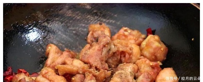 食用油|鸡肉别直接下锅炒,教你一个独特做法,一次3斤不够吃,真过瘾!