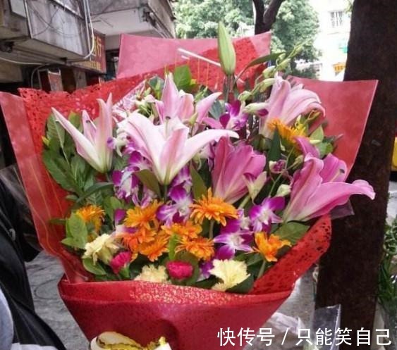 佛前供花的好处