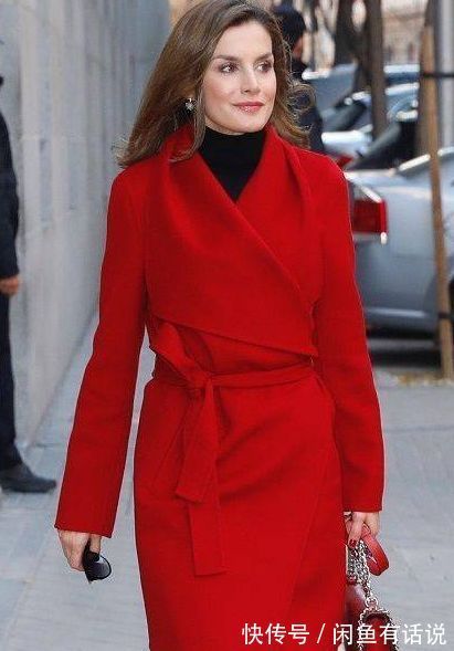 红色 西班牙王后也爱“中国红”,一件大衣连穿3次,还是配红裙更惊艳