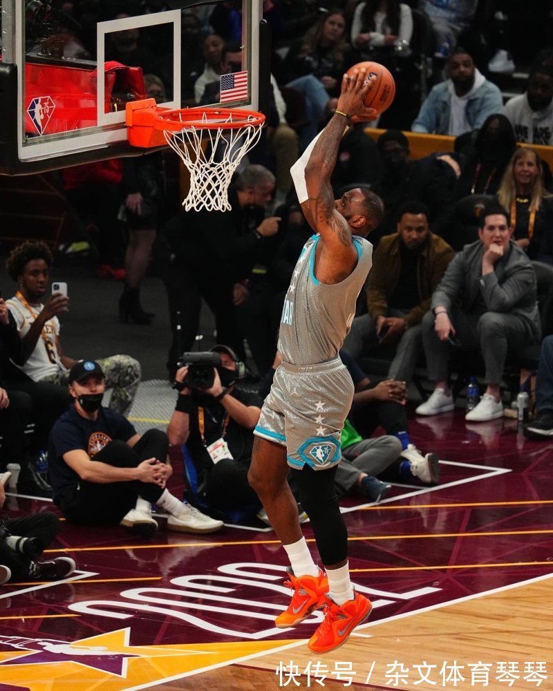 阿迪 东方力量闪耀全明星!老詹换了三双鞋,阿迪太惨,UA是最大赢家?